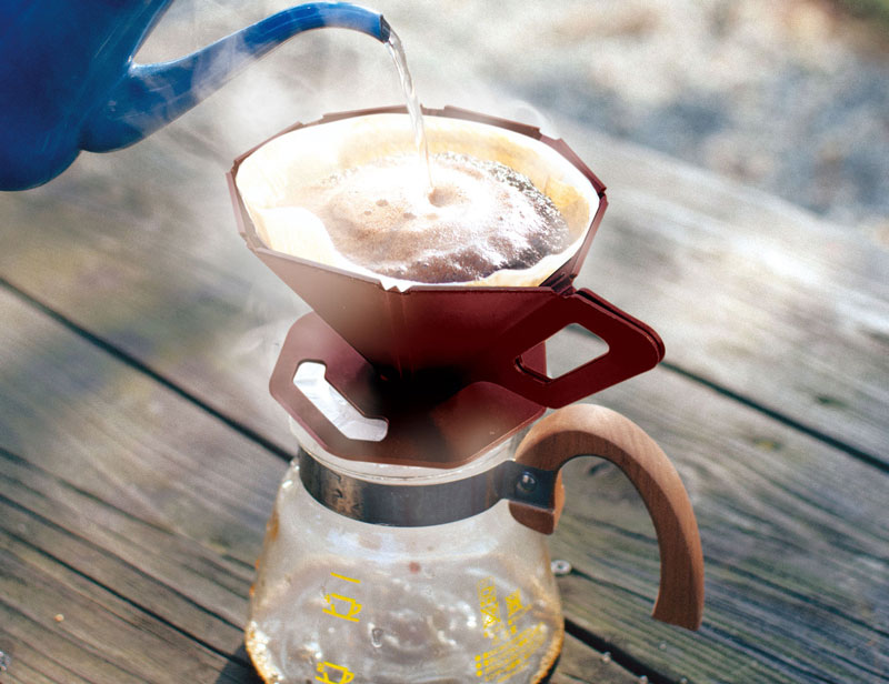 �R���p�N�g�ɐ܂肽���߂�R�[�q�[�h���b�p�[