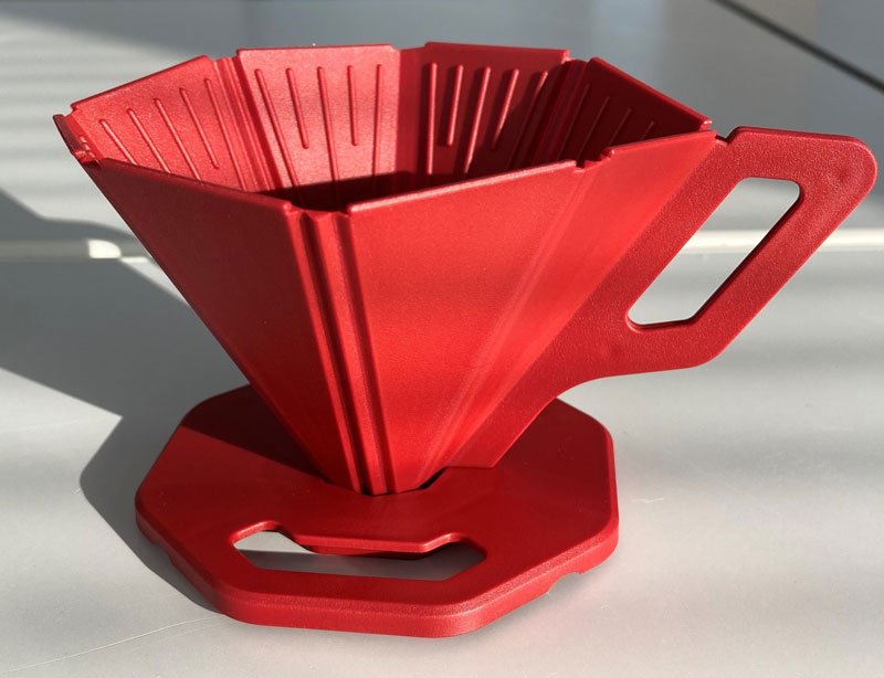 �R���p�N�g�ɐ܂肽���߂�R�[�q�[�h���b�p�[